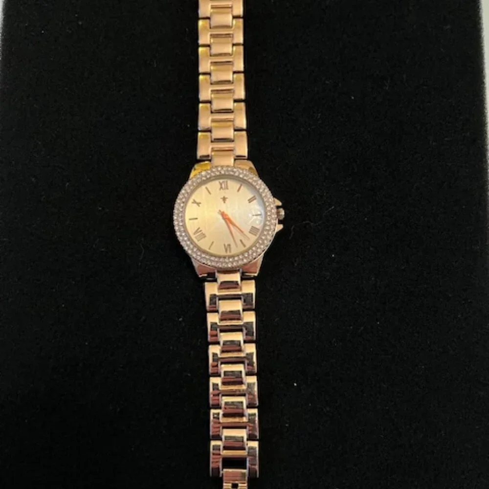FLEUR DE LIS | Rose Gold-tone finish Large dial Crystal-set bezel-NEW Battery